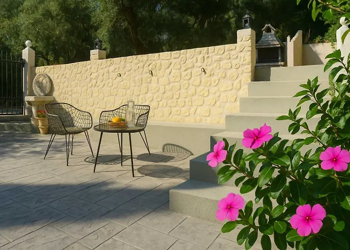 Corfu's Hidden Gem - Serene Quad Ferienhaus *