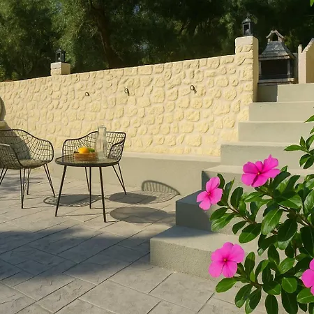 Corfu's Hidden Gem - Serene Quad Feriehus *