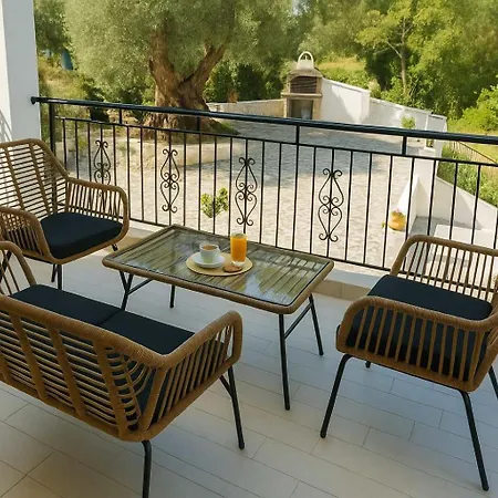 Corfu's Hidden Gem - Serene Quad Semesterbostad *
