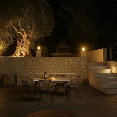 Corfu's Hidden Gem - Serene Quad 펜션 Kouspádhes